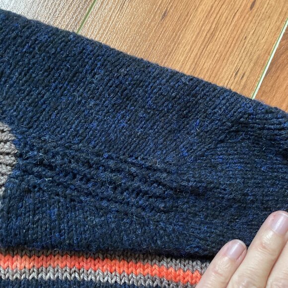 Saddle Shoulders Sweater Hand knit Medium Unisex - Picture 6 of 13